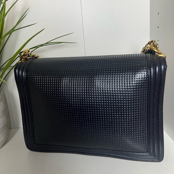 CHANEL
Lambskin Embossed Large Boy Cube
Flap Navy Blue - Picture 10 of 13